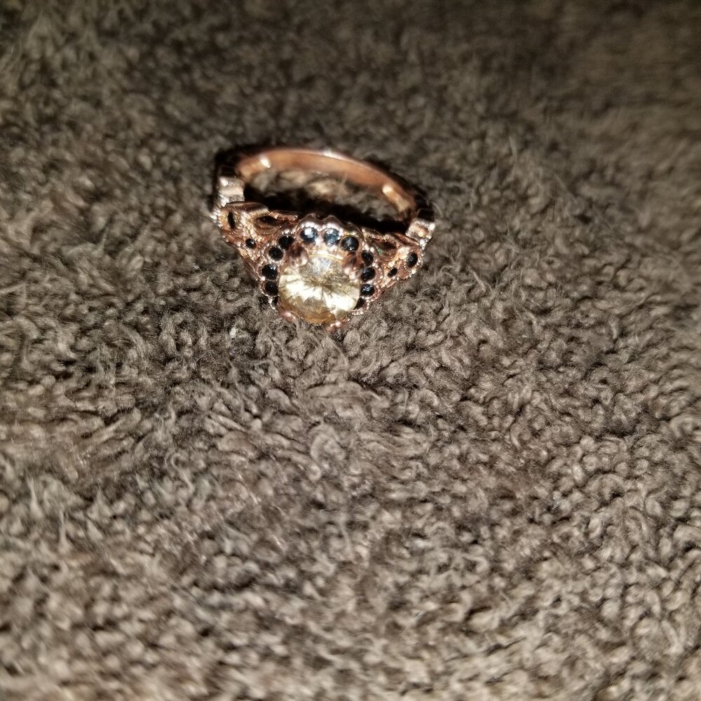 very pretty ladies ring